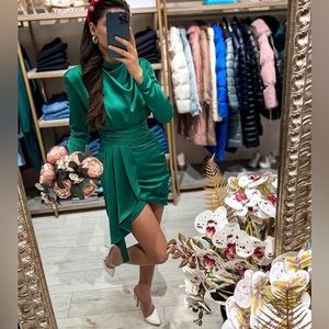 Green long sleeve dress